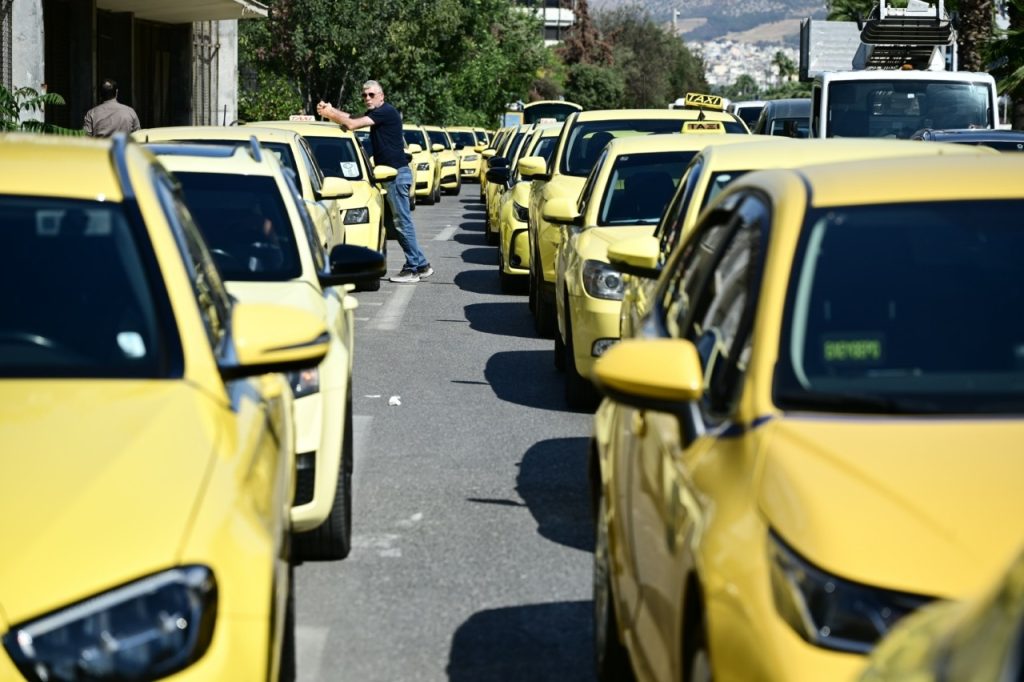 Κυκλοφοριακές ρυθμίσεις στο κέντρο της Αθήνας λόγω πορείας των ταξί: Ποιοι δρόμοι είναι κλειστοί