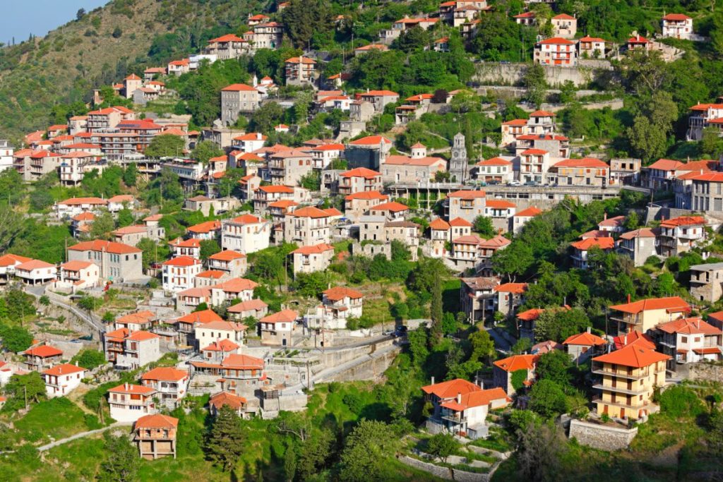 Λαγκάδια: To εντυπωσιακό χωριό στην Αρκαδία που είναι ιδανικό για φθινοπωρινές αποδράσεις (φωτο)