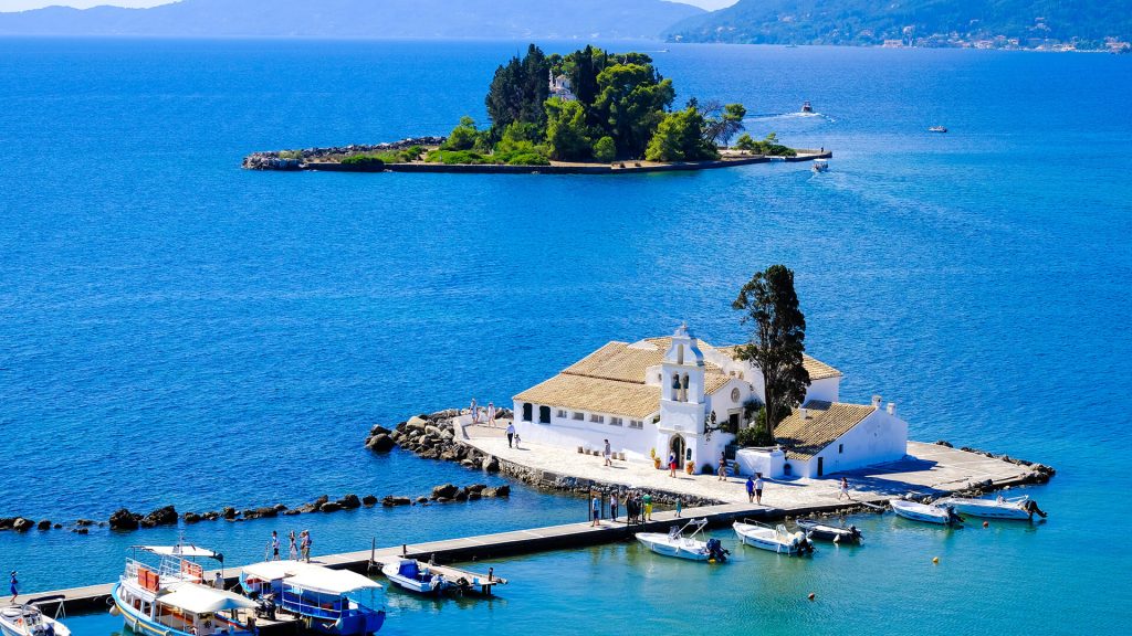 Αυτό είναι το ελληνικό νησί που βρίσκεται ανάμεσα στους δέκα κορυφαίους προορισμούς για κρουαζιέρα στην Ευρώπη