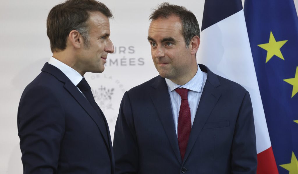 Η γαλλική οικονομία στο χείλος της καταστροφής: Ο οίκος Fitch την υποβάθμισε πάλι – «Θα υποβαθμίζεται συνεχώς»