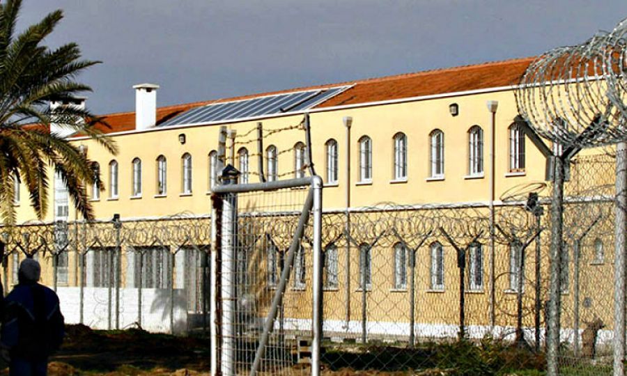 Κατάδικοι βίαζαν συγκρατούμενό τους στις φυλακές Κύπρου και έβγαζαν βίντεο