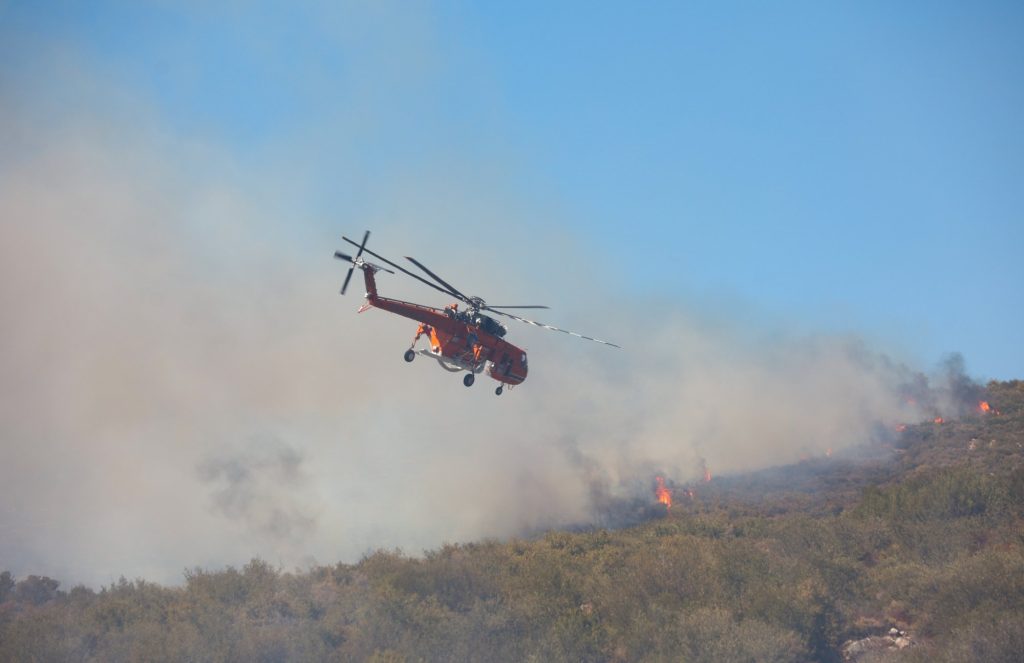 Κρήτη: Φωτιά σε αγροτοδασική έκταση στη Σητεία – Ισχυροί άνεμοι πνέουν στην περιοχή