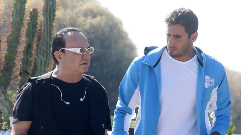 Λευτέρης Πανταζής: «Δεν θα κόψω τις σχέσεις μου με τον Μάριο Καπότση επειδή ενοχλείται η κόρη μου» (βίντεο)