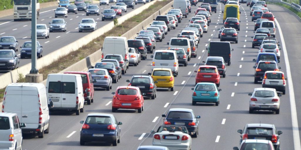 «Μαύρα μαντάτα» για τους ιδιοκτήτες αυτοκινήτων με κινητήρες εσωτερικής καύσης: Η ΕΕ επιταχύνει την εξάλειψή τους