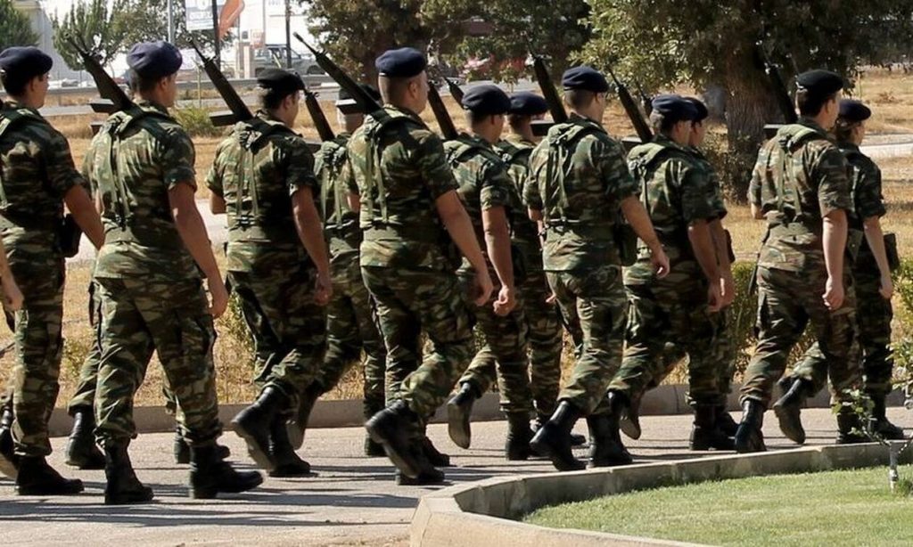 Στρατιωτική θητεία: Εξετάζεται σχέδιο για επιβράβευση όσων υπηρετούν αμέσως μετά το λύκειο