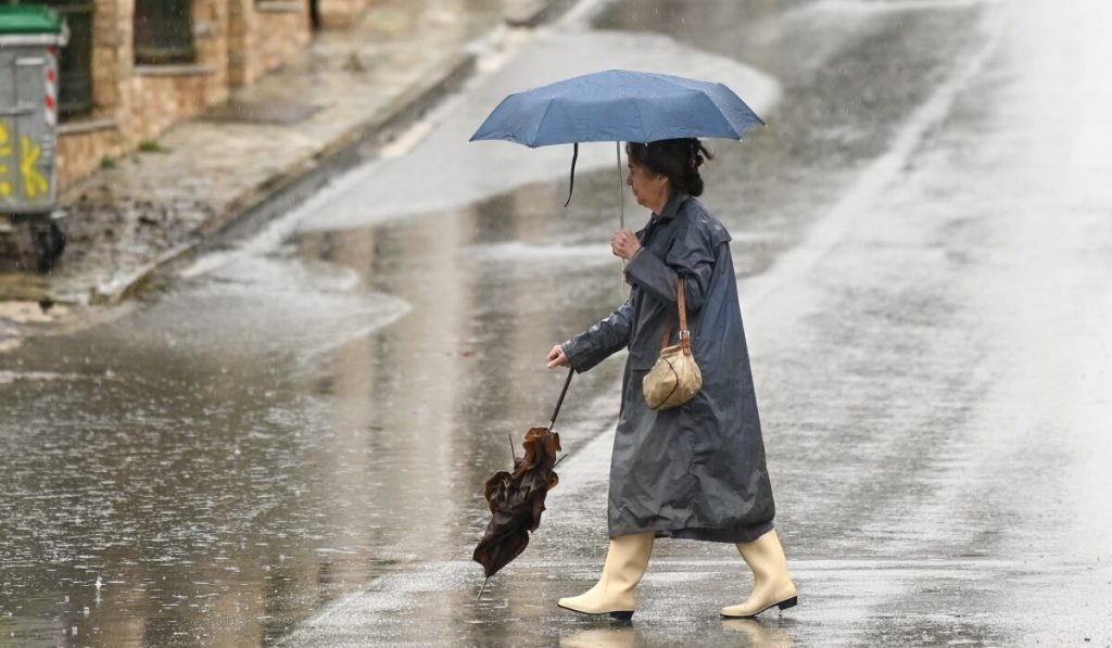 «Έρχεται» η κακοκαιρία «Barbara» με βροχές και πτώση θερμοκρασίας: Ποιες περιοχές θα επηρεαστούν