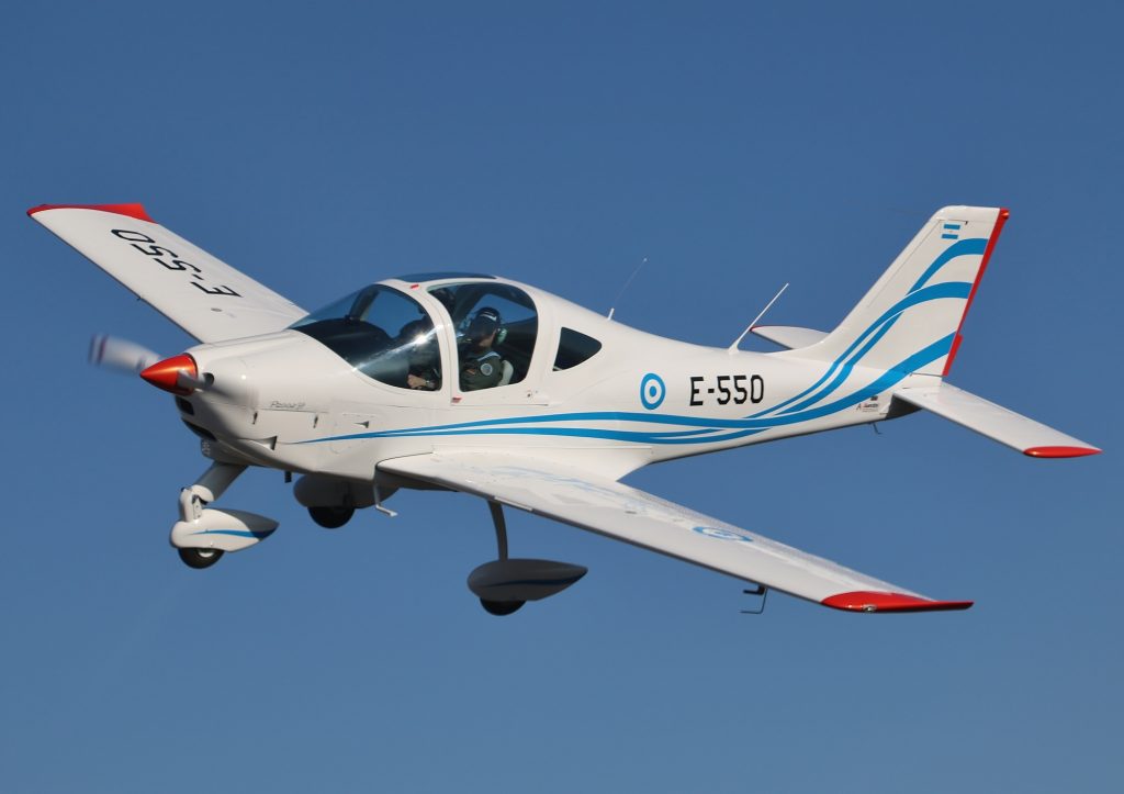 Ατύχημα σε εκπαιδευτικό αεροσκάφος της ΠΑ στο Τατόι: Σοβαρά τραυματισμένος ο ένας πιλότος (upd)