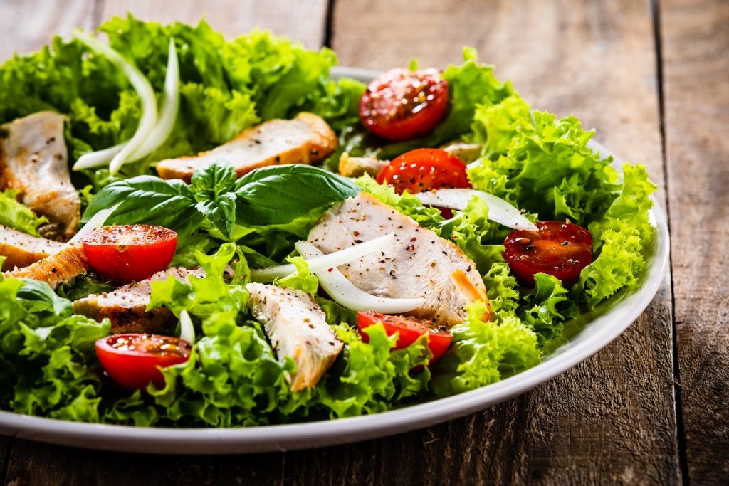 5+1 πράγματα που πρέπει να προσέχετε εάν καταναλώνετε έτοιμες σαλάτες