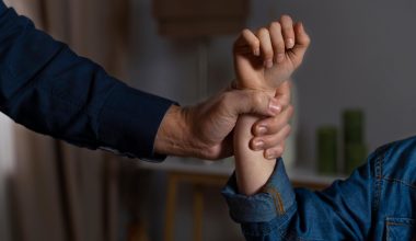 Συνελήφθη γνωστός πλαστικός χειρουργός που ξυλοκόπησε άγρια 43χρονη οδηγό επί της λεωφ.Συγγρού! – «Φοβάμαι πολύ»