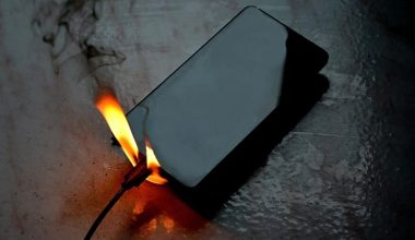 Βόλος: Φωτιά σε αυλή σπιτιού από βραχυκύκλωμα φορτιστή κινητού