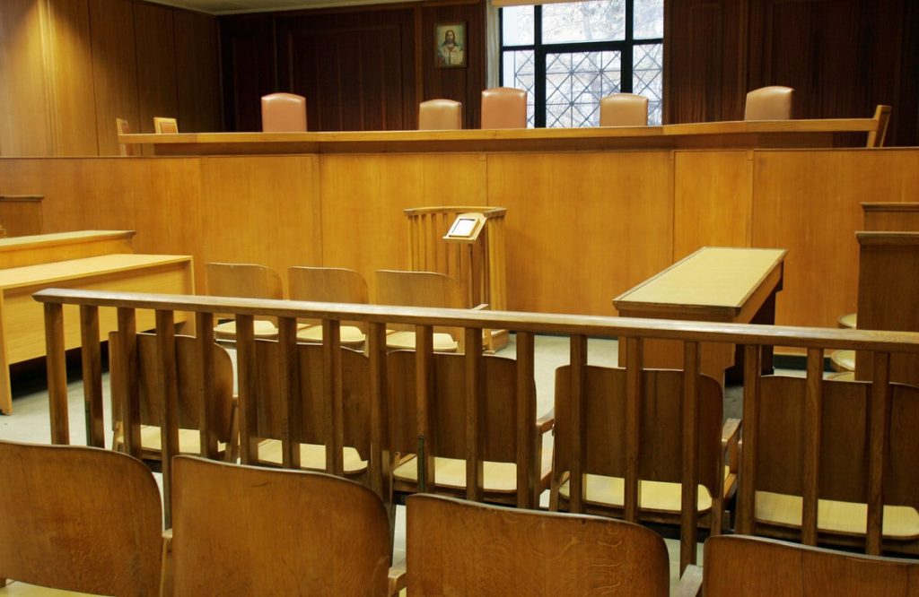 Χανιά: Στη φυλακή μητέρα και πατριός για ενδοοικογενειακή κακοποίηση 2 παιδιών – Συγκίνησε η κόρη στην κατάθεσή της