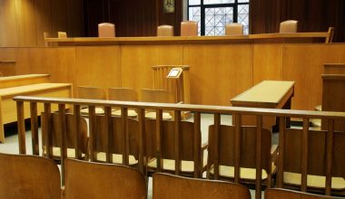Χανιά: Στη φυλακή μητέρα και πατριός για ενδοοικογενειακή κακοποίηση 2 παιδιών – Συγκίνησε η κόρη στην κατάθεσή της