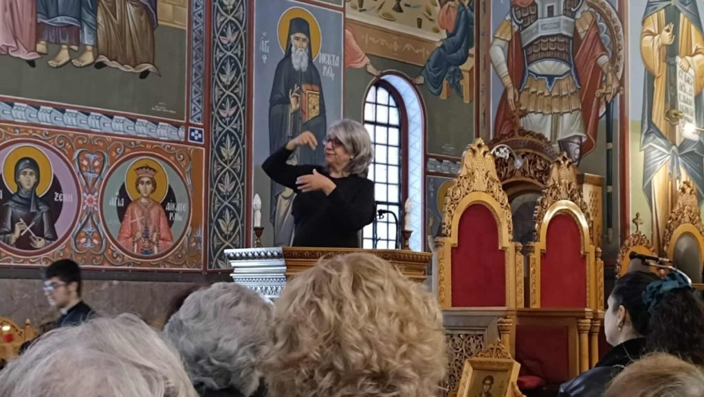 Βόλος: Τελέστηκε η πρώτη Θεία Λειτουργία με ταυτόχρονη διερμηνεία στη νοηματική γλώσσα – Δείτε βίντεο