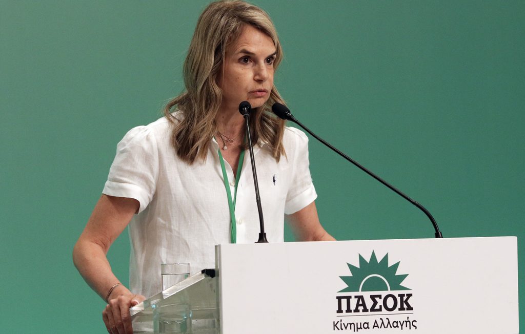 Μιλένα Αποστολάκη: Η βουλευτής του ΠΑΣΟΚ μπροστά από το ψυγείο της με φαγητά κατά… της σπατάλης (βίντεο)