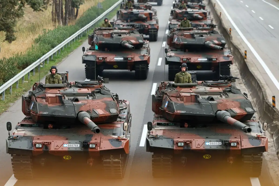 Δείτε εικόνες από την δοκιμαστική παρέλαση για την 28η Οκτωβρίου στη Θεσσαλονίκη (φώτο-βίντεο)