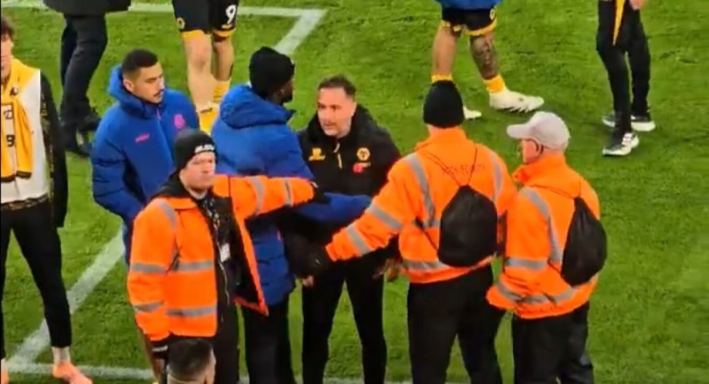 Βίτορ Περέιρα: Έξαλλος ο προπονητής της Γουλβς με οπαδούς της ομάδας που φώναζαν συνθήματα απόλυσής του (βίντεο)