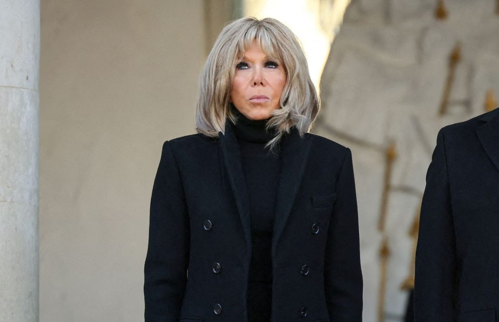 Γαλλία: Ποινή φυλάκισης και χρηματικά πρόστιμα σε 10 άτομα για τους ισχυρισμούς περί φυλομετάβασης της Μ.Μακρόν