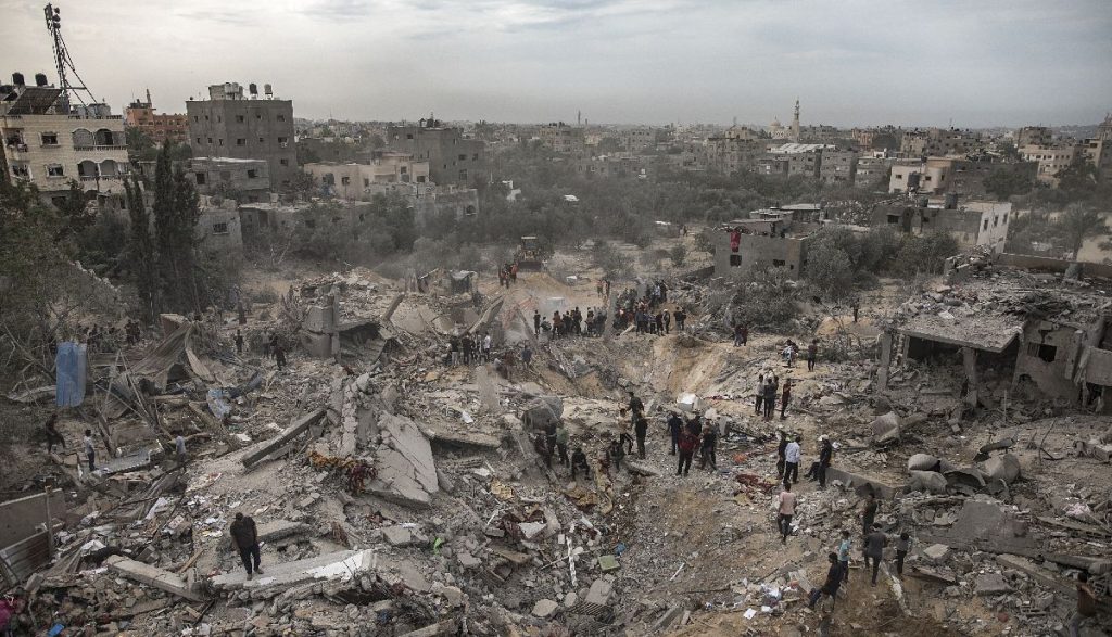 Το Ισραήλ δημοσίευσε βίντεο που φέρεται να δείχνει άνδρες της Χαμάς να μεταφέρουν και να θάβουν σορό