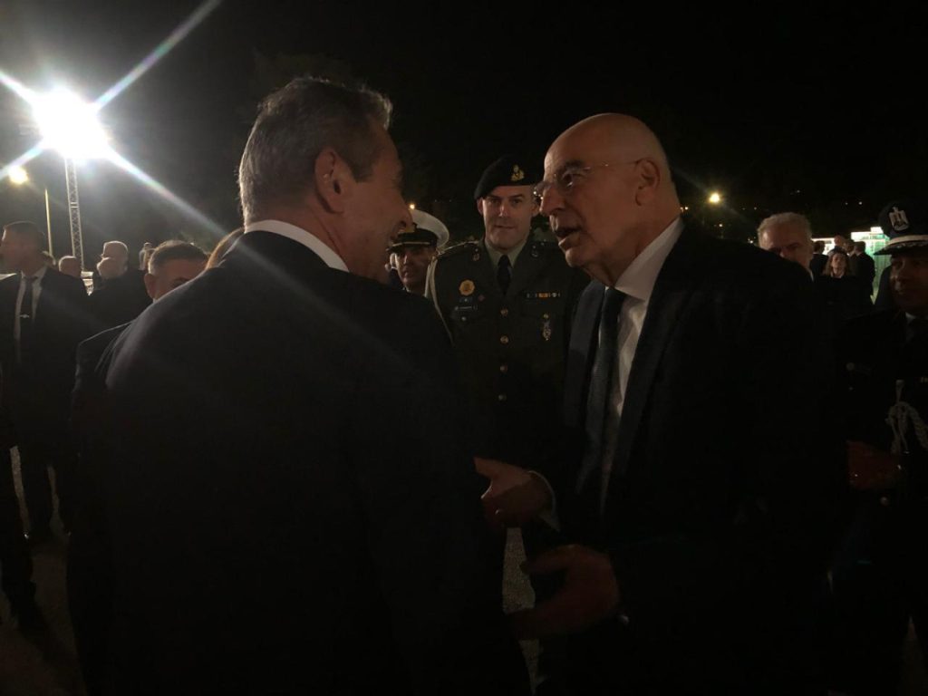 Ο διάλογος Ν.Δένδια με τον Π.Καμμένο: «Δεν σε γνώρισα» – «Μετά το κτήριο, άλλαξα κι εγώ» (φωτό)