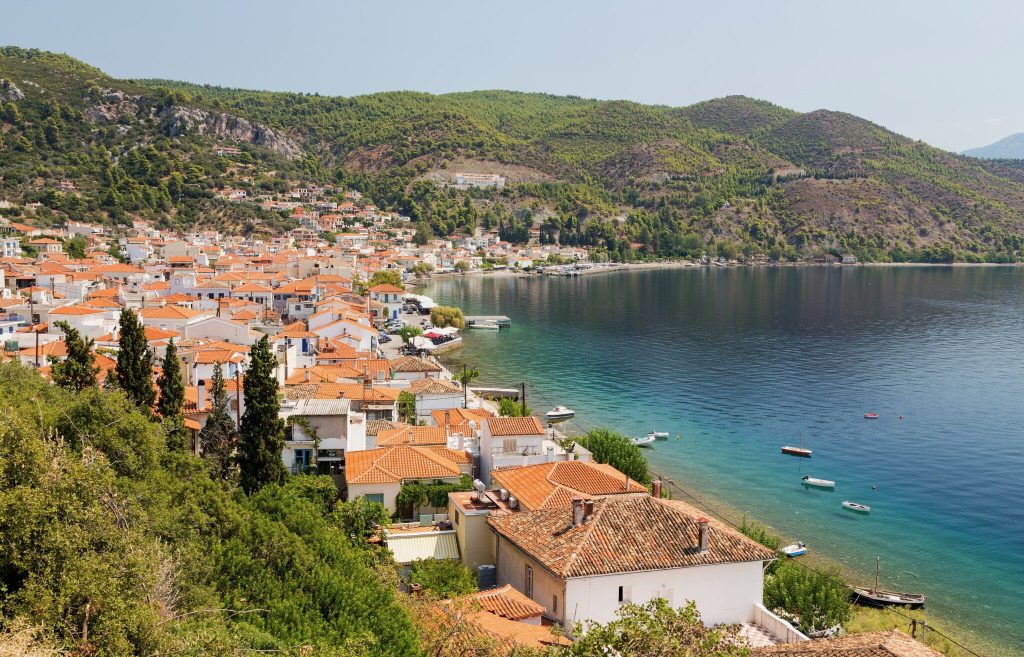 Μέχρι σήμερα η υποβολή αιτήσεων για το North Evia Pass 2025: Οι προορισμοί και οι δύο φάσεις