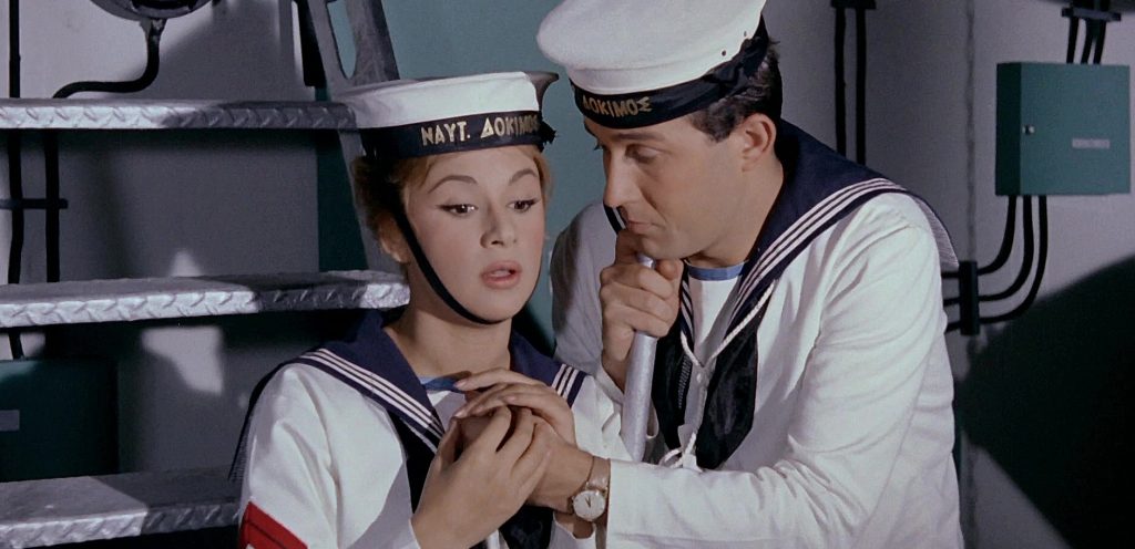 «Η Αλίκη στο Ναυτικό»: Οι 16 ναύτες που έγιναν 100, ο μυταράς Γ.Μαλούχος και ο καβγάς της Α.Βουγιουκλάκη