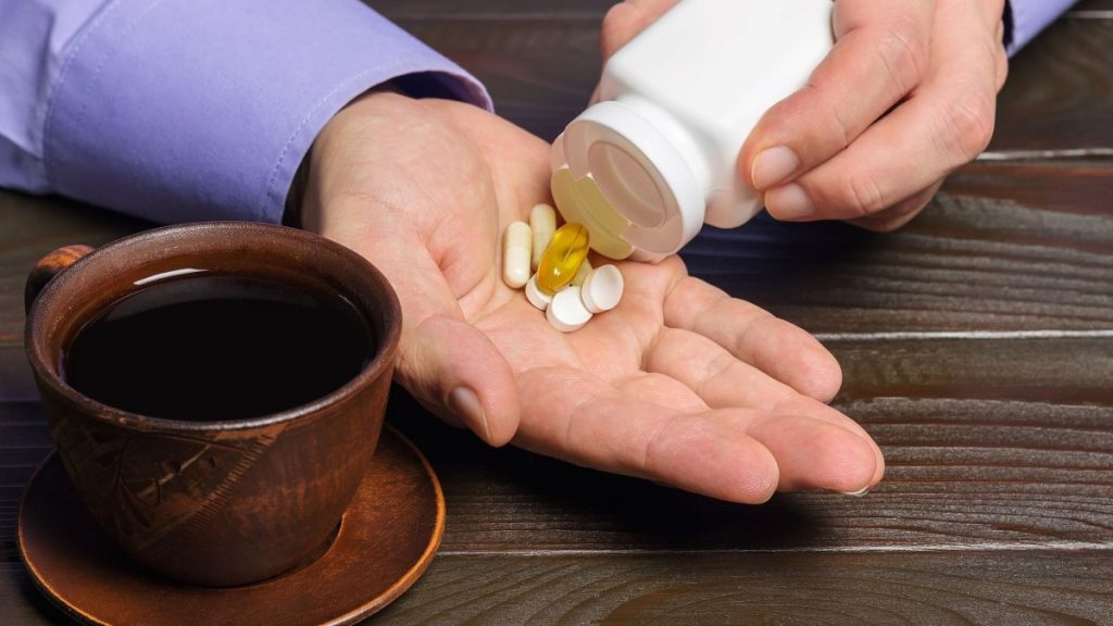 Επικίνδυνοι συνδυασμοί: Τα φάρμακα που δεν πρέπει να καταναλώνετε μαζί με καφέ (βίντεο)