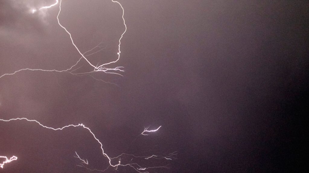 Έκτακτο δελτίο επιδείνωσης καιρού: «Έρχονται» ισχυρές βροχές και καταιγίδες – Πού θα είναι έντονα τα φαινόμενα