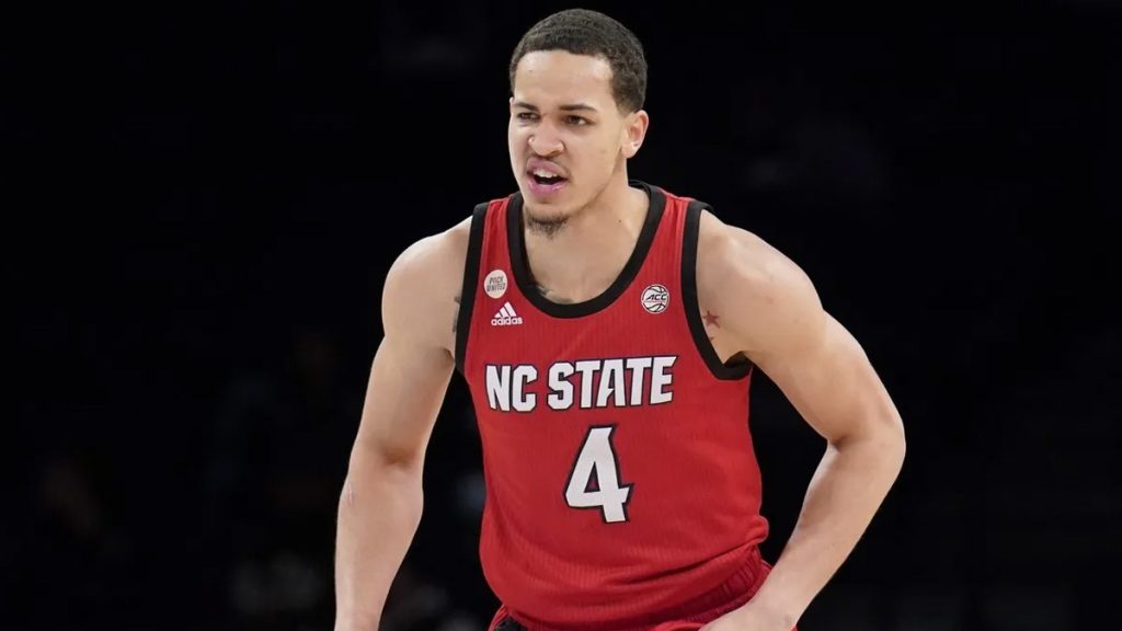 «Ταύρος εν υαλοπωλείω» ο Τζέρικολ Χέλεμς: Έριξε μπουνιά σε υποστηρικτή της ομάδας που αγωνίζεται – Δείτε το βίντεο