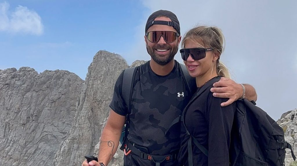 O Ηλίας Βρεττός μίλησε για την σύζυγό του και αποκάλυψε τον τρόπο που της έκανε πρόταση γάμου (βίντεο)