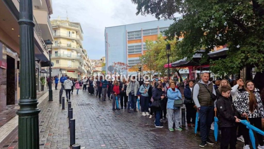 Θεσσαλονίκη: Τούρκοι πολίτες τιμούν τον Κεμάλ Ατατούρκ στο σπίτι όπου γεννήθηκε (βίντεο)
