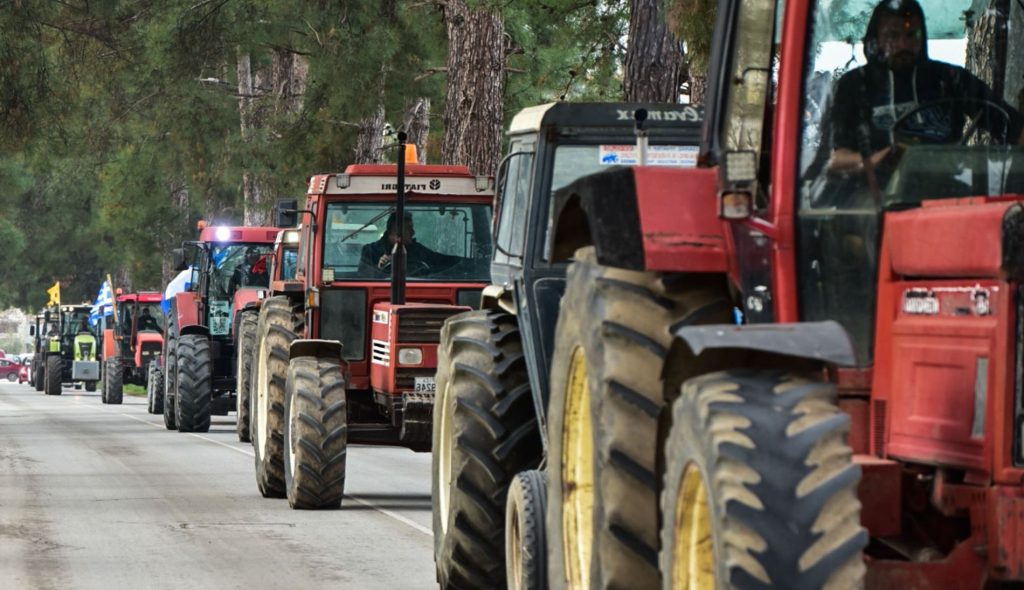 «Θα κάνουμε Χριστούγεννα στους δρόμους»: Οι αγρότες ετοιμάζουν νέες κινητοποιήσεις σε όλη τη χώρα
