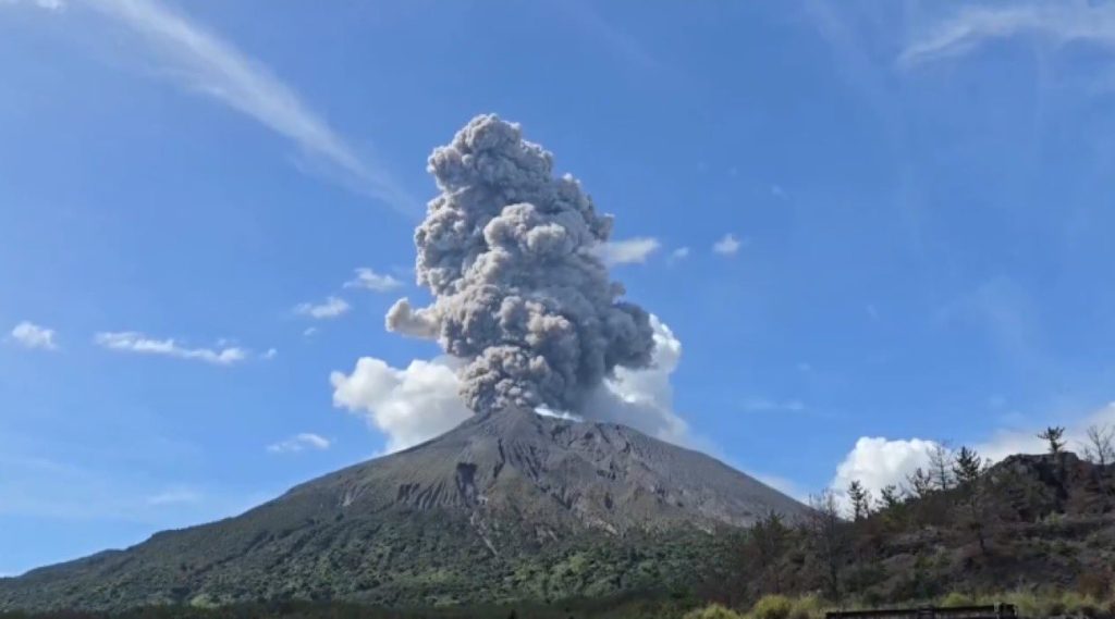Εξερράγη το ηφαίστειο Σακουρατζίμα στην Ιαπωνία (βίντεο)