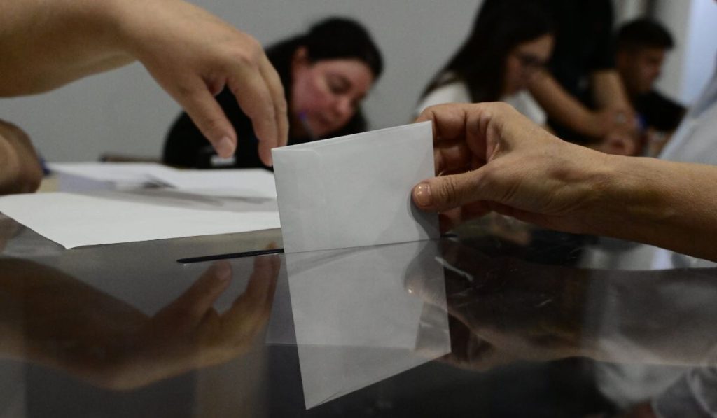 Pulse: Mικρή άνοδος για τη ΝΔ – Η ακρίβεια και το σκάνδαλο του ΟΠΕΚΕΠΕ απασχολούν έντονα την κοινή γνώμη