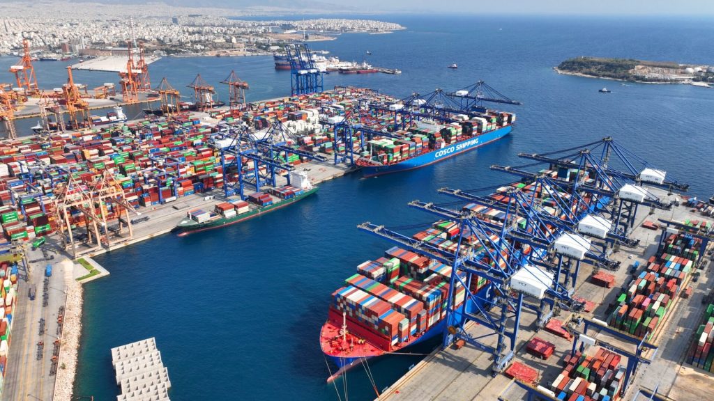 Κίνα για λιμάνι Πειραιά με «βολές» σε ΗΠΑ: «Δεν προσέφεραν καμία βοήθεια στην Ελλάδα, τώρα εμφανίζονται»