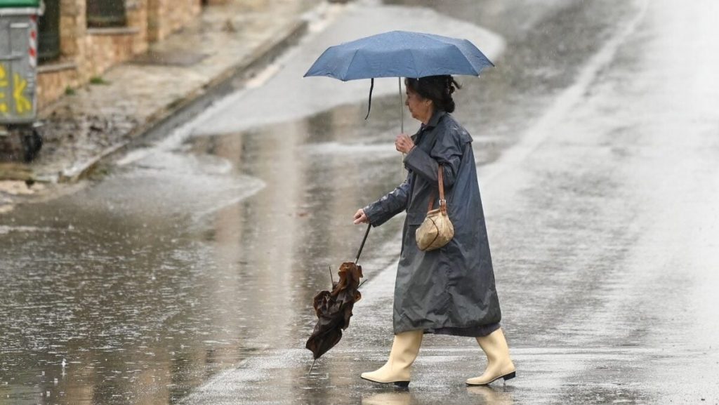 Άστατος σήμερα ο καιρός με βροχές και καταιγίδες: Ποιες περιοχές θα επηρεαστούν – Η πρόγνωση της ΕΜΥ