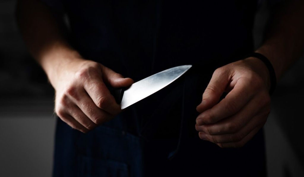 Κύπρος: Συνελήφθη 58χρονος που μαχαίρωσε στο λαιμό 26χρονο – Τον είχε καταγγείλει η κόρη του για παρενόχληση