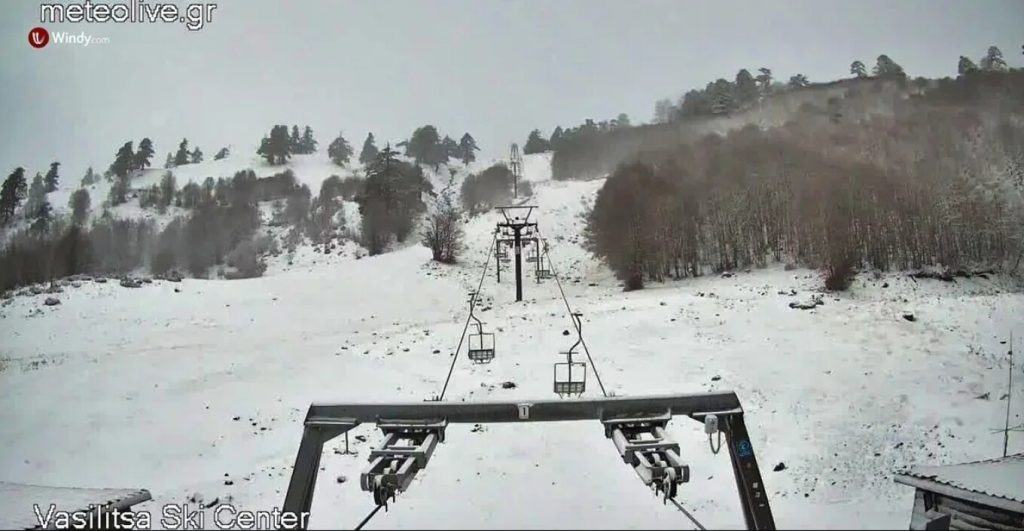 «Ντύθηκαν» στα λευκά τα χιονοδρομικά κέντρα της Ηπείρου και των Γρεβενών – Δείτε βίντεο και φωτογραφίες