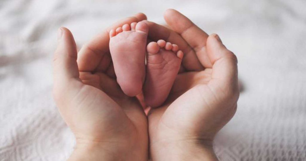 Χωρίς επίδομα μητρότητας έμειναν εκατοντάδες νέες μητέρες: Η απάντηση της ΔΥΠΑ