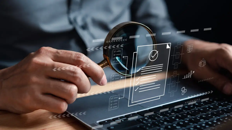 Η ΑΑΔΕ ενεργοποιεί το «εσωτερικό πόθεν έσχες» και βάζει στο «μικροσκόπιο» τους… εφοριακούς!