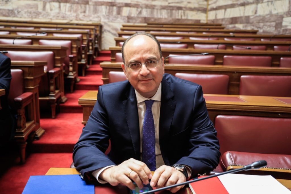 Μ.Λαζαρίδης: Kατήγγειλε στενές επαγγελματικές σχέσεις της οικογένειας του «Φραπέ» με τον Λ.Αντωνόπουλο