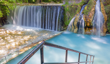 Λουτρά Πόζαρ: Να γιατί πρέπει να τα επισκεφθείτε την περίοδο των Χριστουγέννων