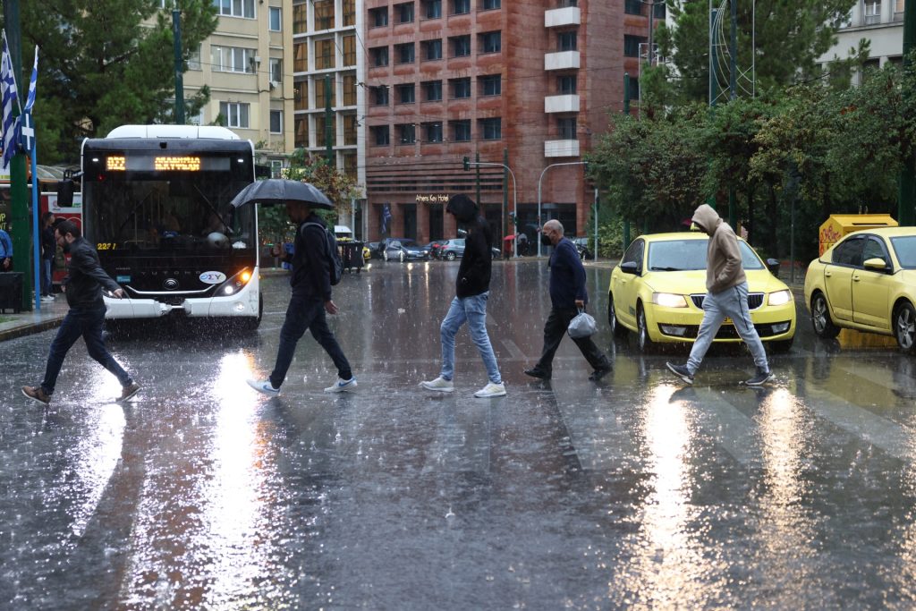 Η ΕΜΥ επικαιροποίησε το έκτακτο δελτίο: Η κακοκαιρία Adel φέρνει ισχυρές βροχές και καταιγίδες σε 10 περιοχές