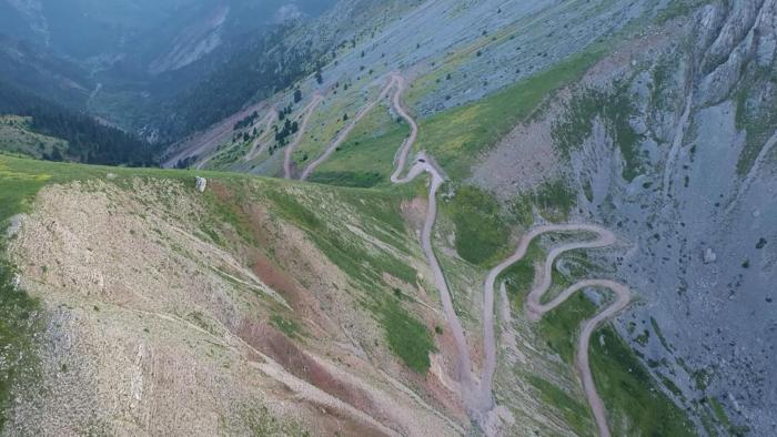 Πέρασμα Καλιακούδας: Δείτε πού βρίσκεται ο πιο επικίνδυνος δρόμος της Ελλάδας (βίντεο)