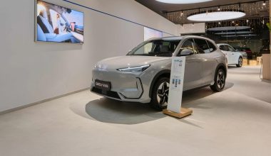 Η Geely εγκαινιάζει το πρώτο Geely Experience Store στην Ελλάδα