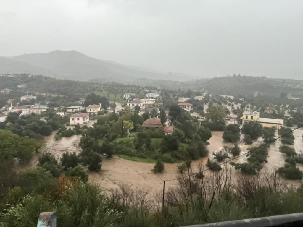 Η κακοκαιρία Byron «χτυπά» το Γύθειο: Ποτάμια λάσπης οι δρόμοι στο χωριό Πλάτανος (βίντεο)