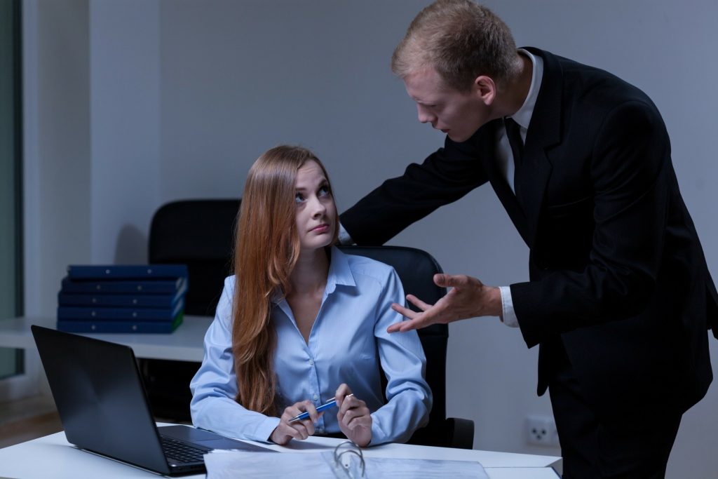 Γαλλία: Έριχνε διουρητικό σε γυναίκες για να τις παρακολουθεί να ουρούν και να τις φωτογραφίζει!