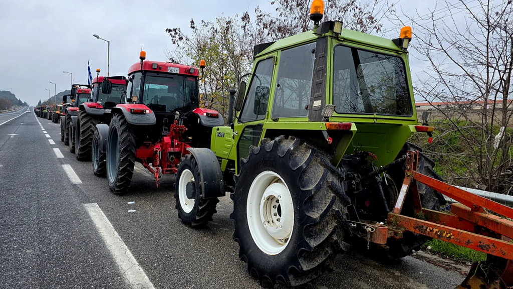 Κλιμάκιο του ΠΑΣΟΚ πήγε στα αγροτικά μπλόκα της Κεντρικής Μακεδονίας