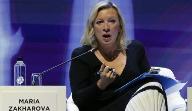 Μ.Ζαχάροβα: «Το “κόμμα”  του πολέμου στην Ευρώπη στέλνει όπλα στον Ζελένσκι ενώ κατασκευάζει καταφύγια»