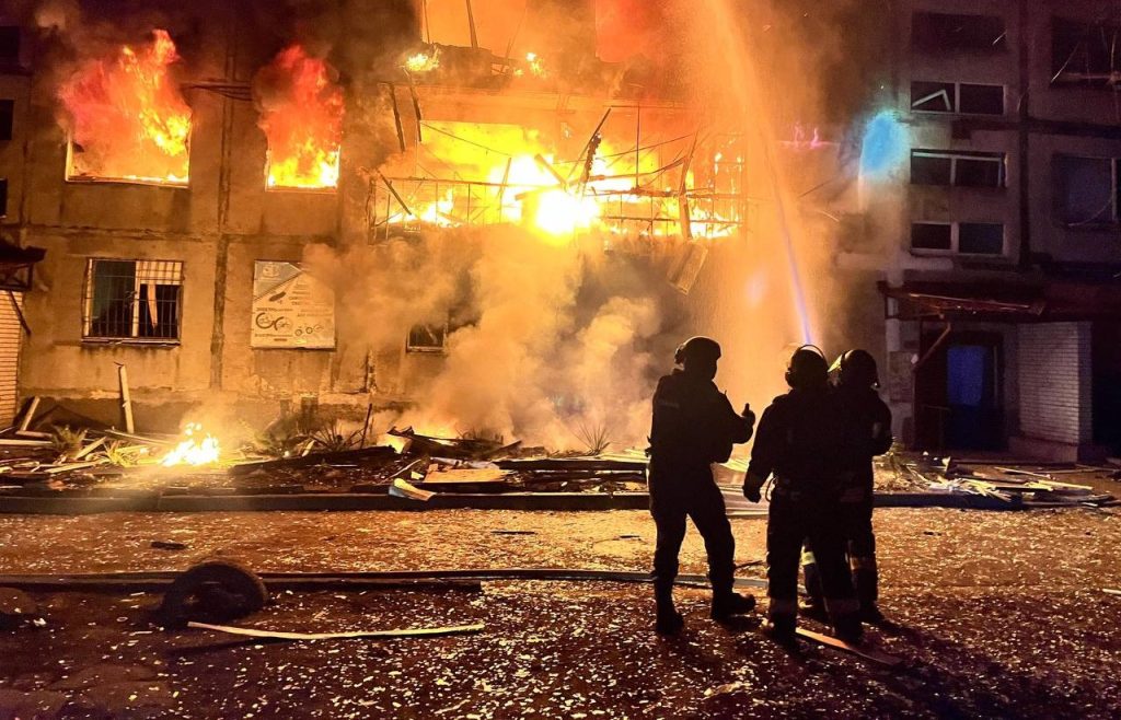 Oι Ρώσοι χτύπησαν στην «καρδιά» του Κιέβου: Βομβάρδισαν ενεργειακές υποδομές στην ουκρανική πρωτεύουσα (βίντεο)