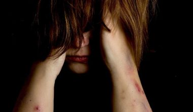 Ανησυχία στο υπουργείο Υγείας: Ένα στα έξι παιδιά της χώρας μας αυτοτραυματίζεται! (βίντεο)